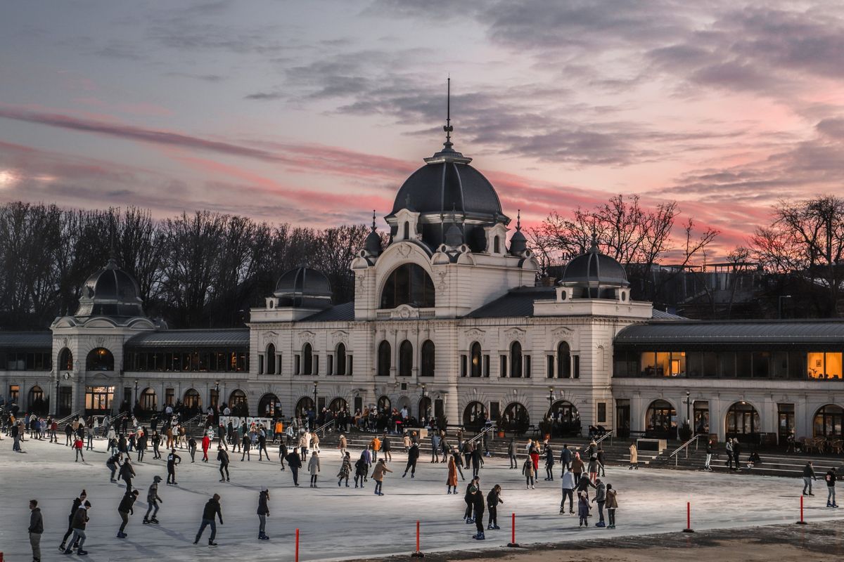 TAKE FIVE - Ice Skating Night