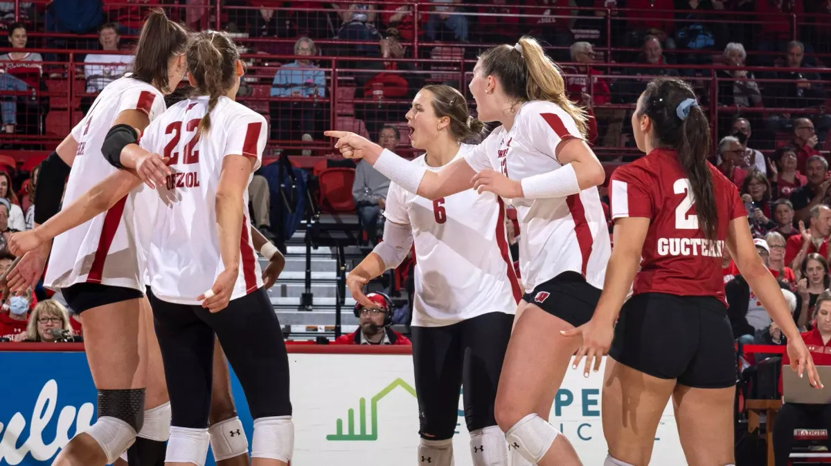 Wisconsin Badgers at Maryland Terrapins Womens Volleyball