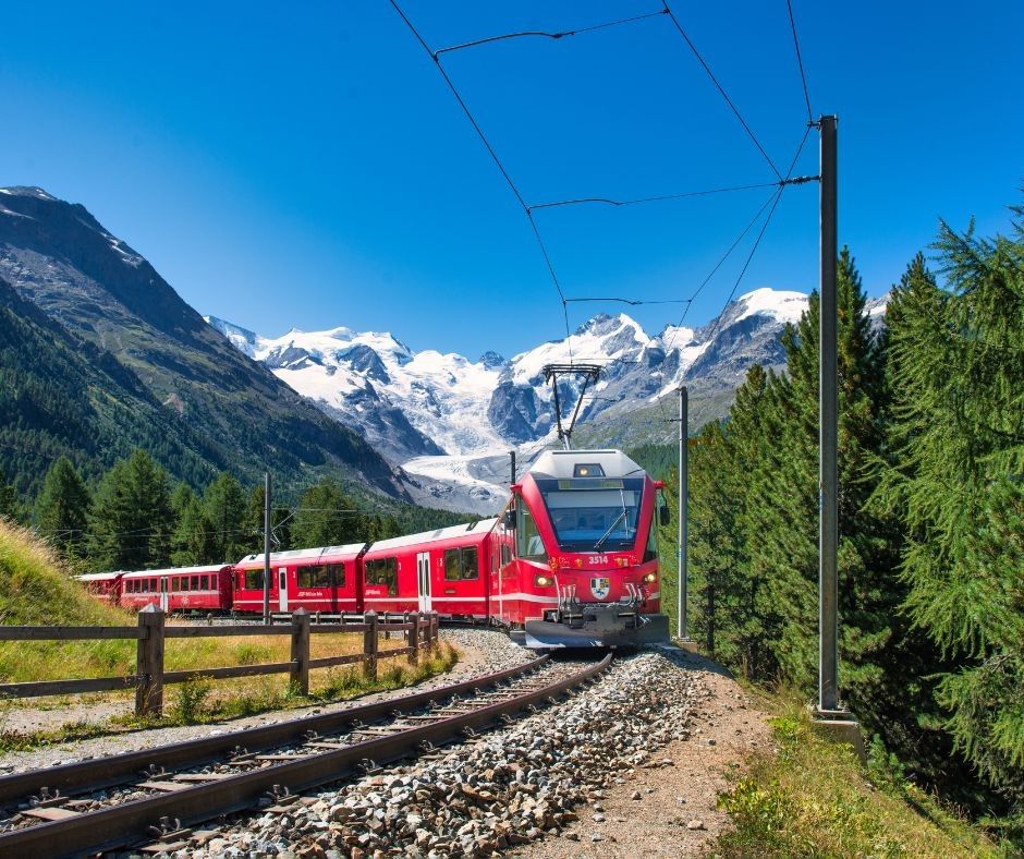 TRENINO ROSSO DEL BERNINA: DA TIRANO AL FASCINO DI SAINT-MORITZ CON PRANZO TIPICO VALTELLINESE