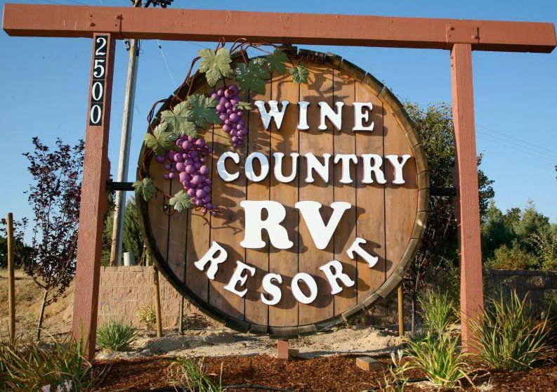 BanjerDan at Harveys Corner Bar, Wine Country RV Resort, Paso Robles