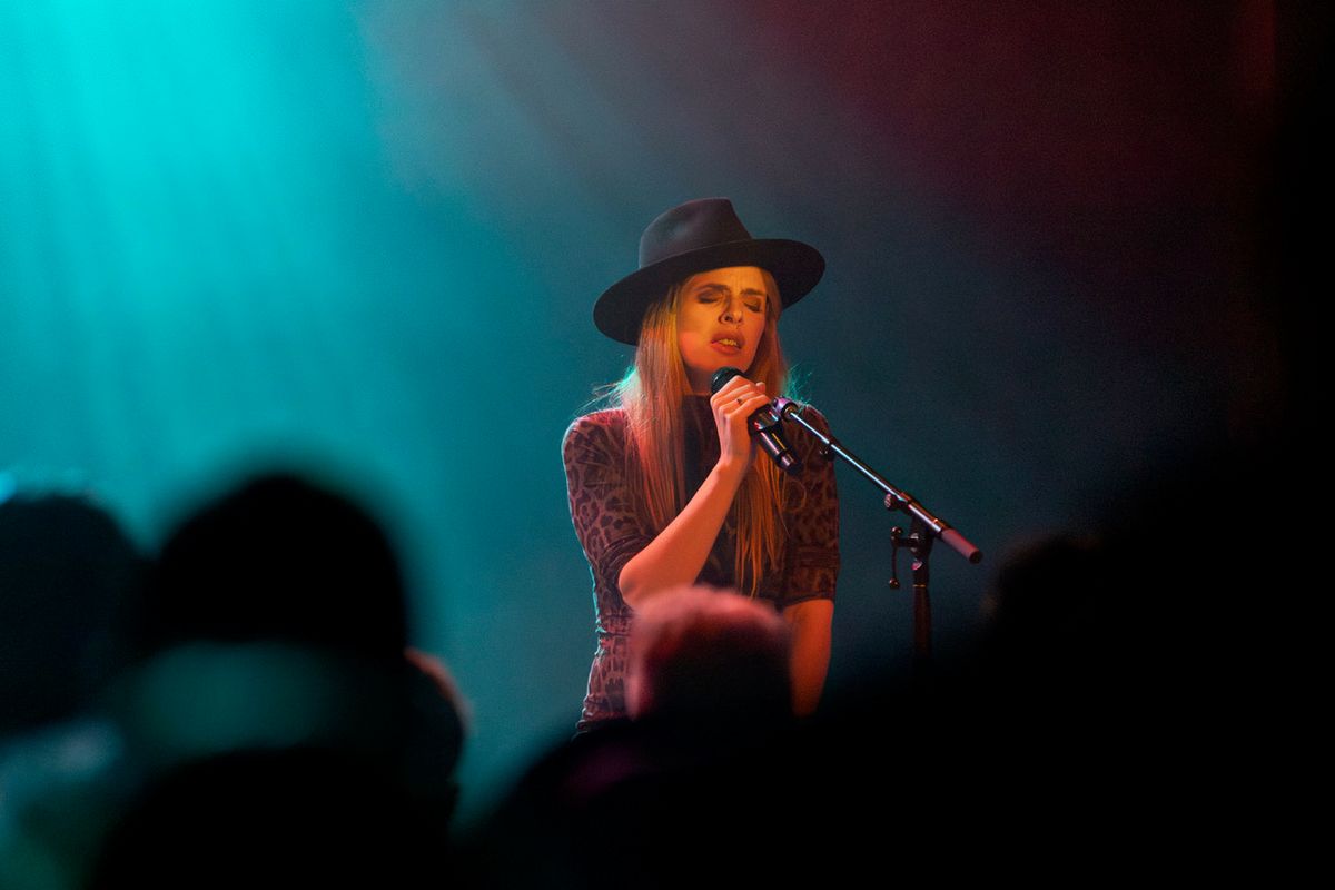 ZZ Ward (16+)