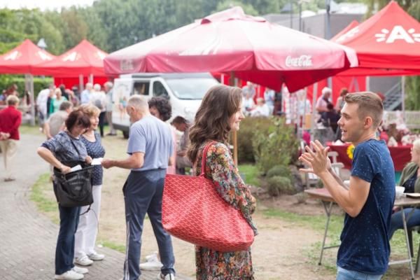 ? Buurtfeest met Pop-up-markt ?