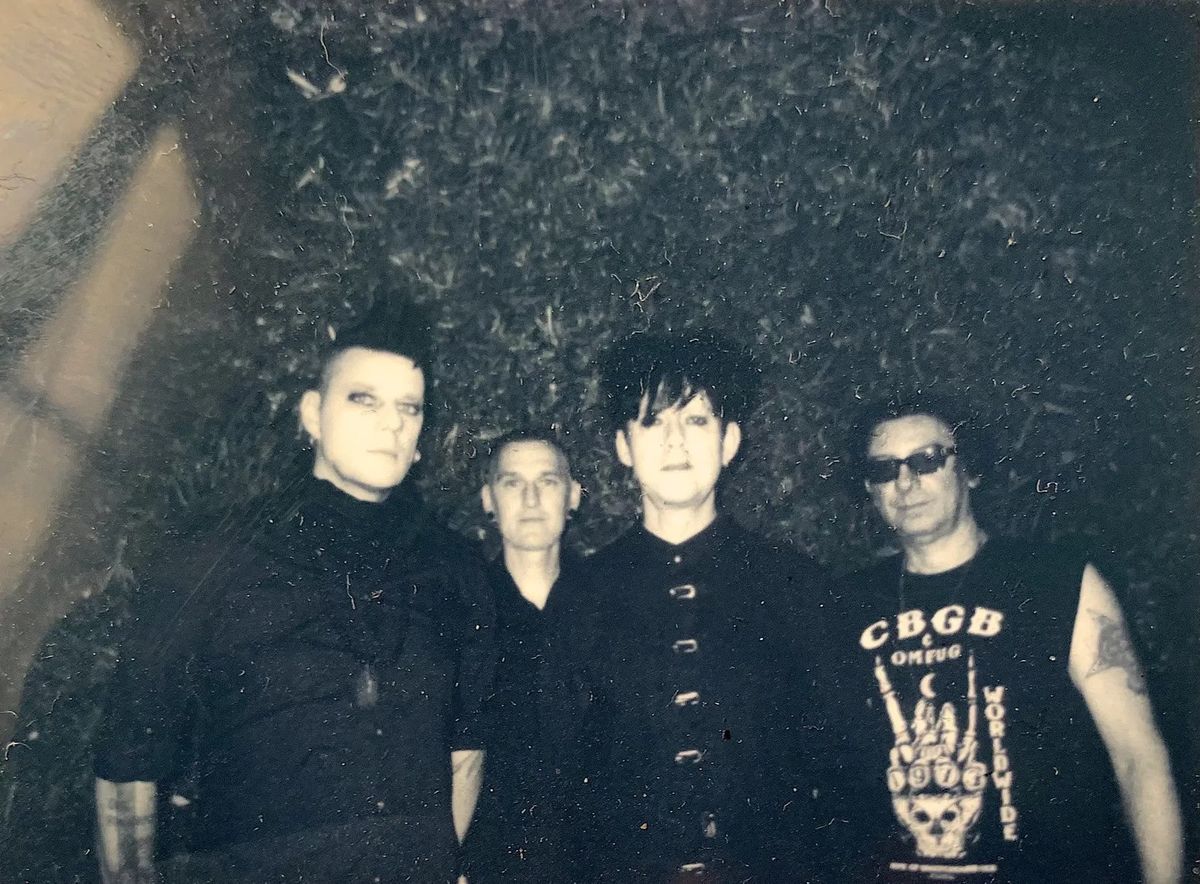 Clan of Xymox | support: The Essence