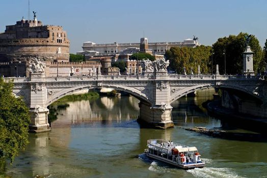 MINI CROCIERA SUL TEVERE E VISITA GUIDATA DALL'ISOLA TIBERINA AL GHETTO EBRAICO DI ROMA - con aperitivo