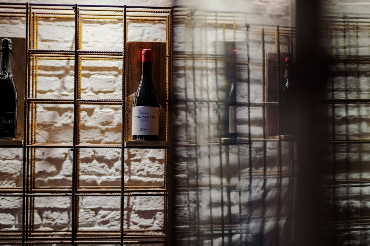 \ud83c\udf84 Sunday Holiday Shopping: Fine Wines & Festive Vibes | Antwerp\ud83c\udf81