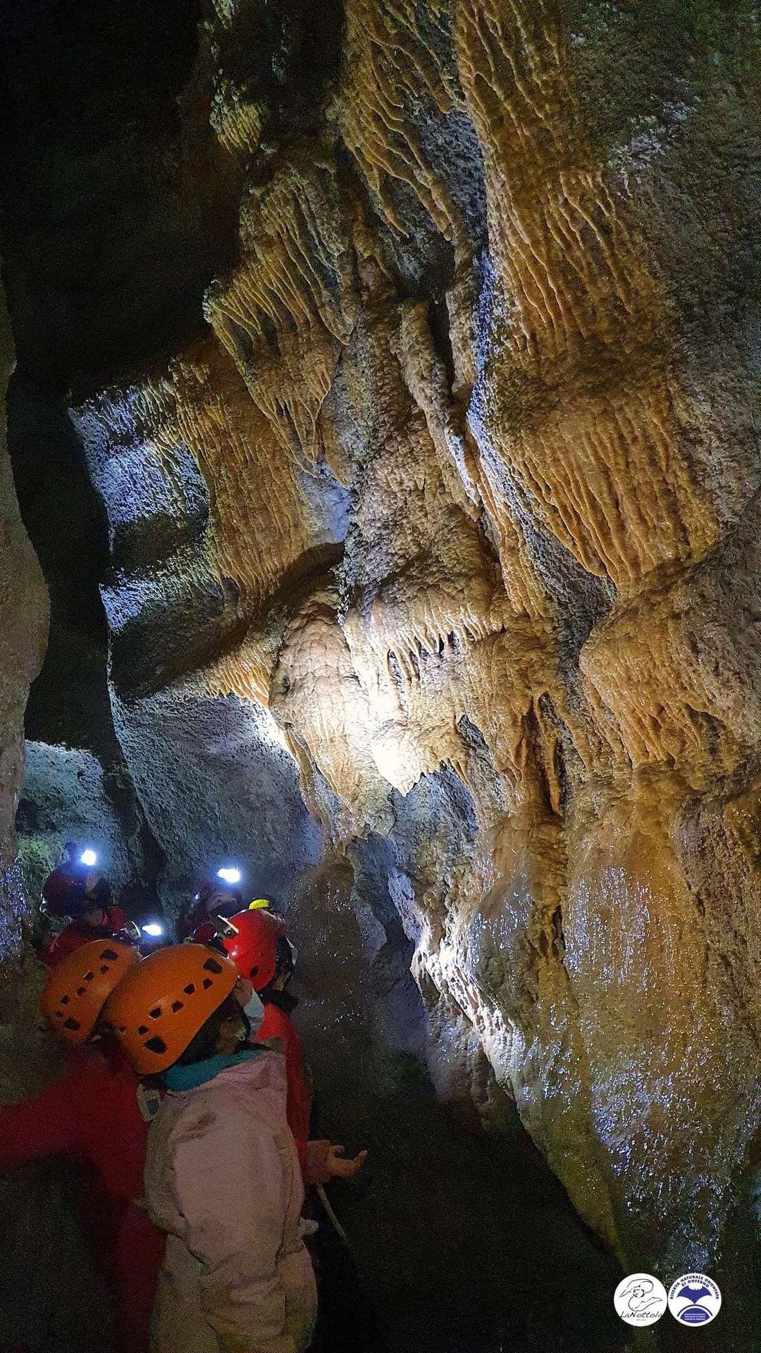 Trekking e visita alle Grotte di Onferno 