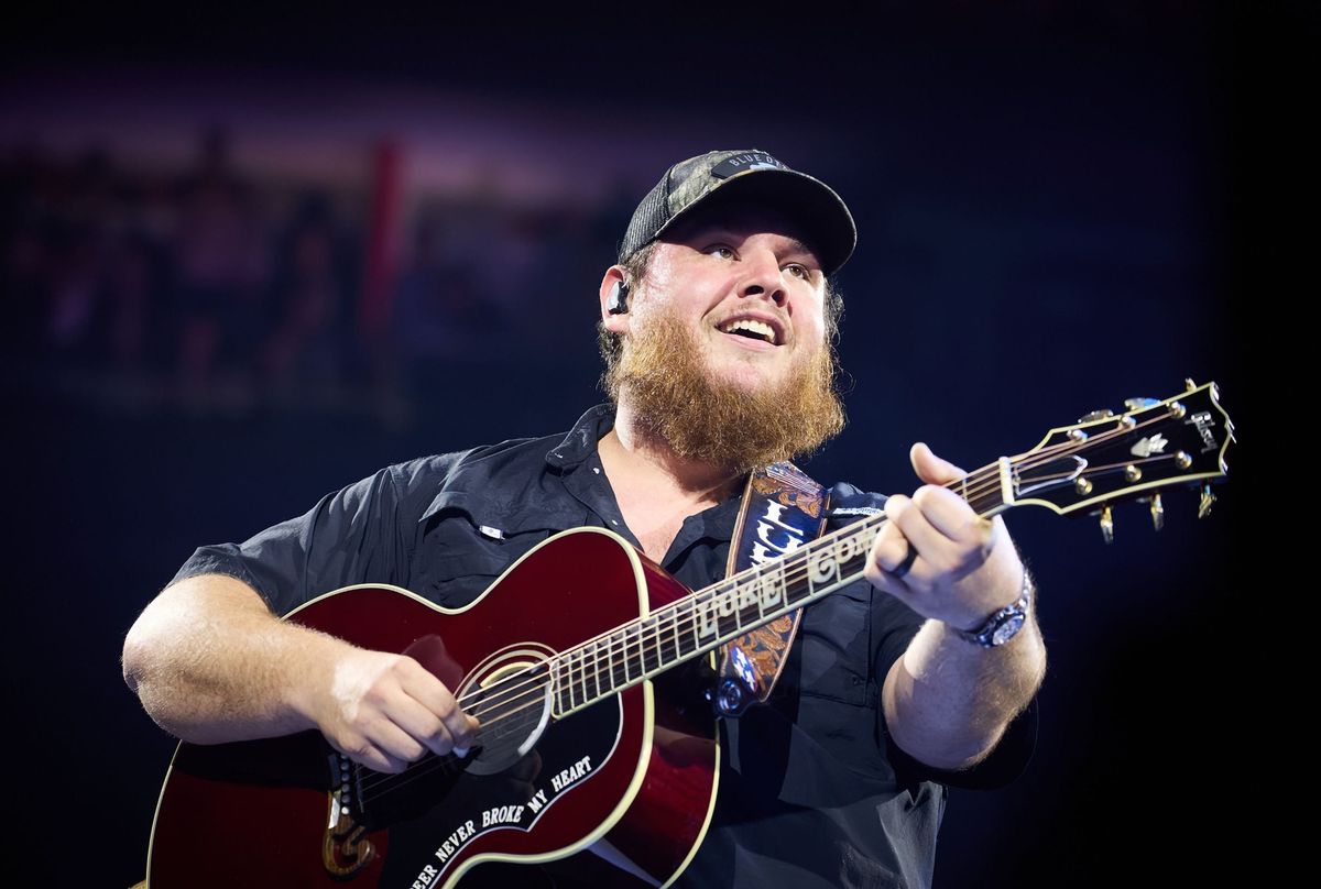 LUKE COMBS - GROWIN' UP AND GETTIN' OLD TOUR