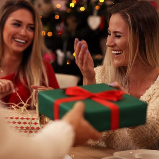 Secret Santa entre c\u00e9libataires \ud83c\udf81 R\u00e9partition par tranches d'\u00e2ge