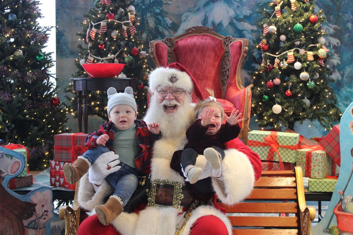 Free Santa Photos & Shopping Offer in Pike Place Market