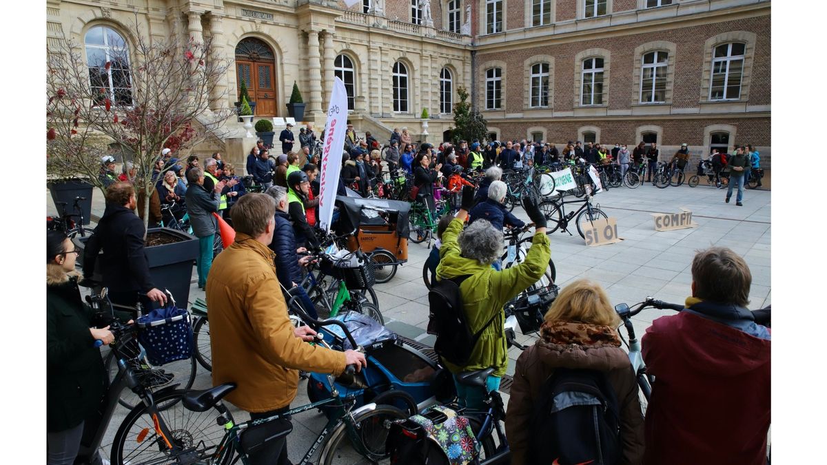 Grande Photo de famille des cyclistes