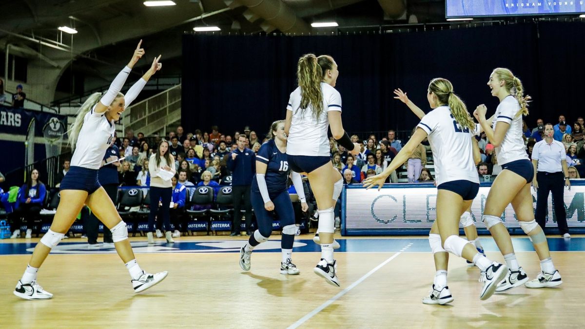Parking Portland Pilots at Wyoming Cowgirls Womens Volleyball