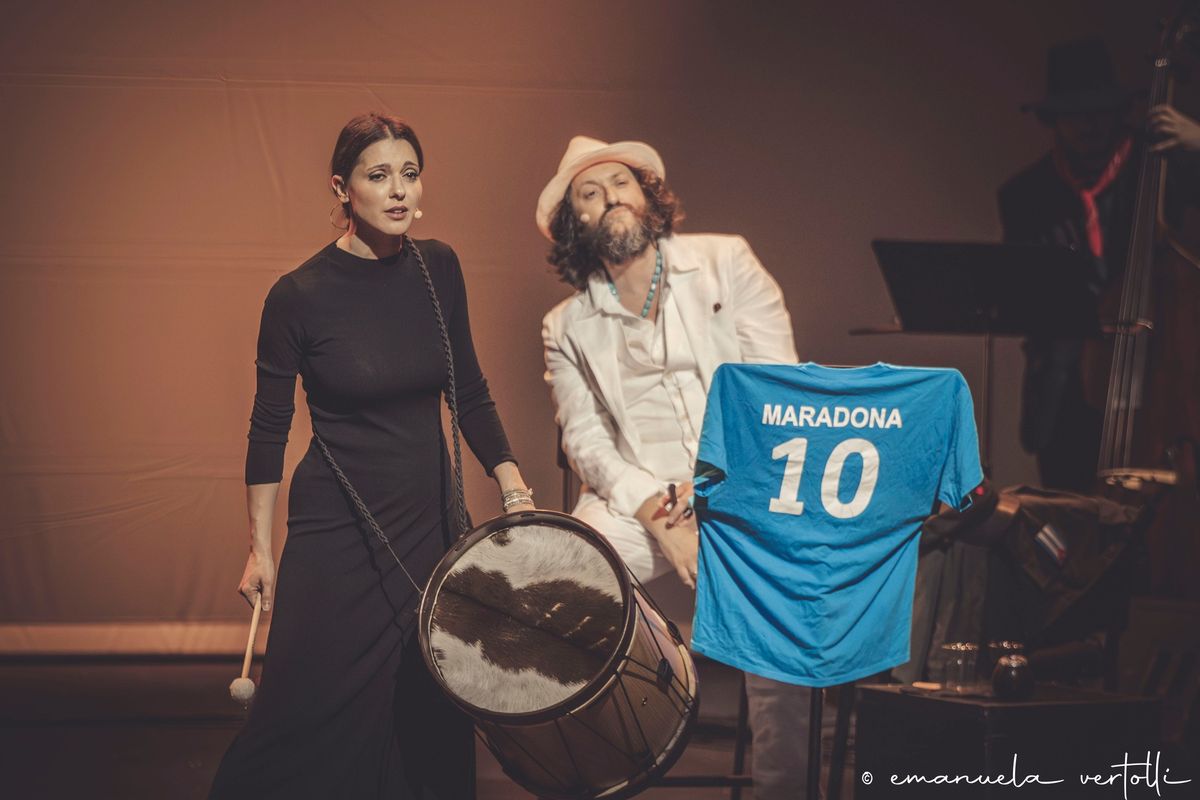 Simona Molinari e Cosimo Damiano Damato in Hasta Siempre Maradona y Mercedes