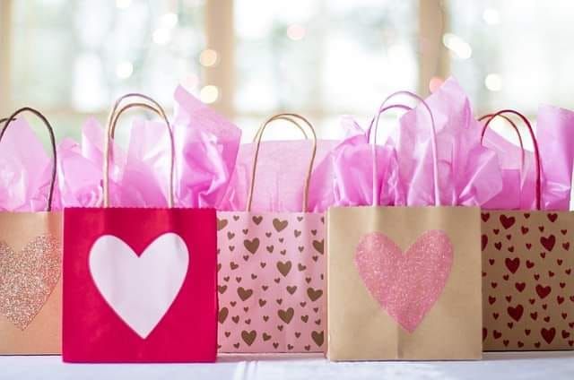 Shopping Extravaganza for Breast Cancer Now 