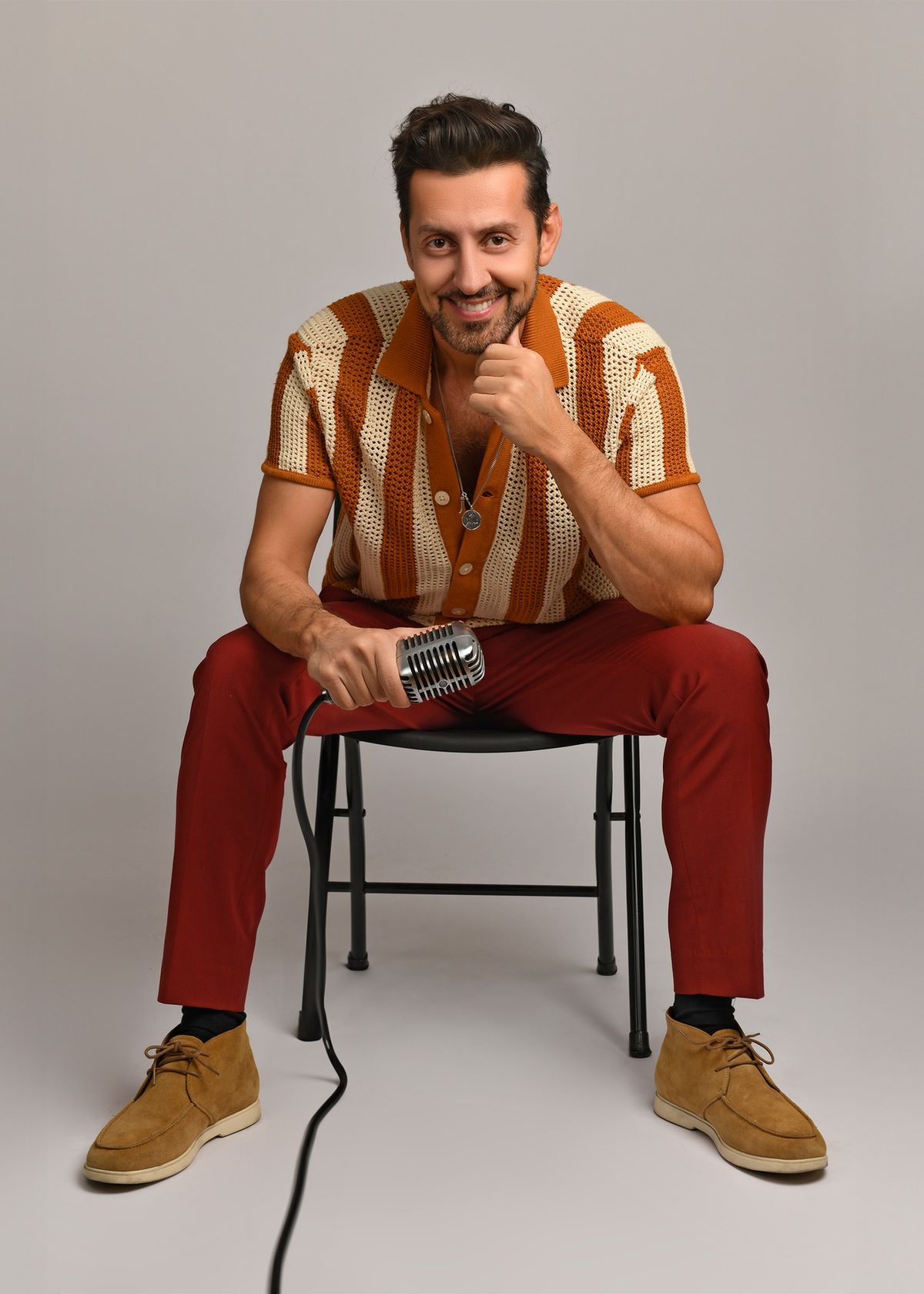 Max Amini - Stap in de wereld van comedysensatie Max Amini