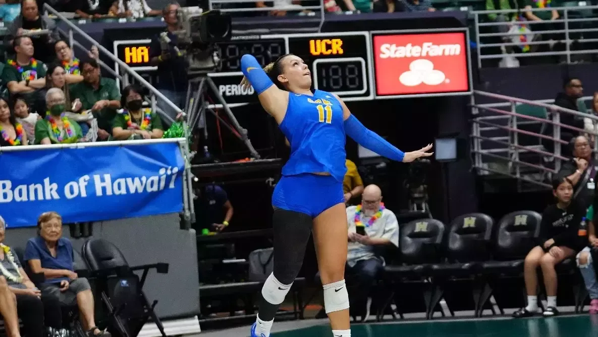 Parking UC Riverside Highlanders at Hawaii Womens Volleyball