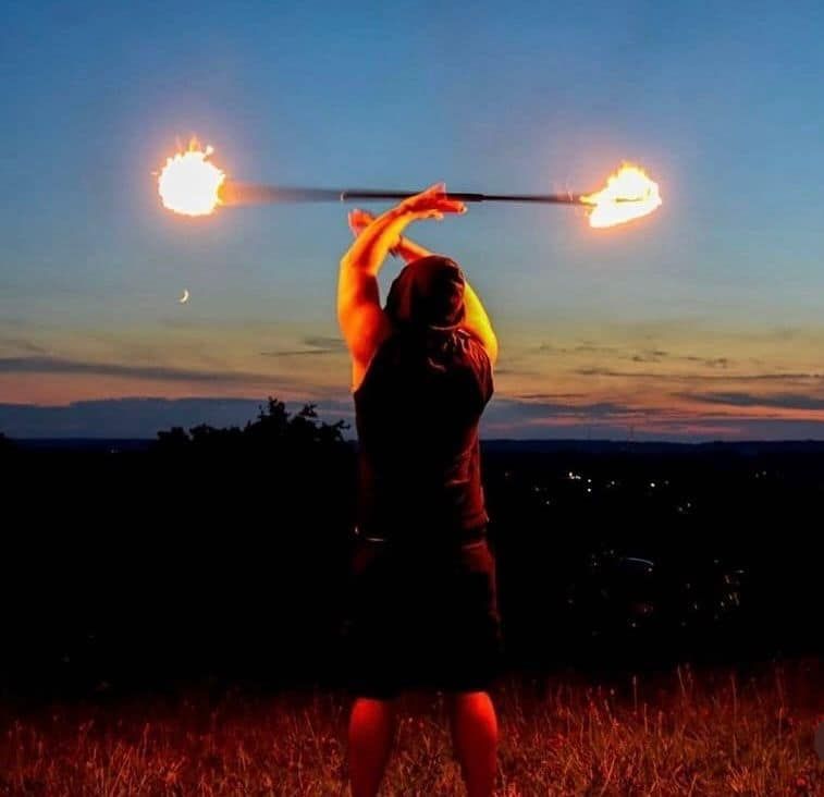 Feuershow im Weihnachtswald 