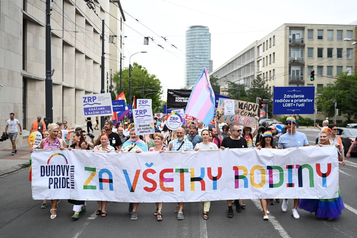 D\u00fahov\u00fd PRIDE Bratislava 2025