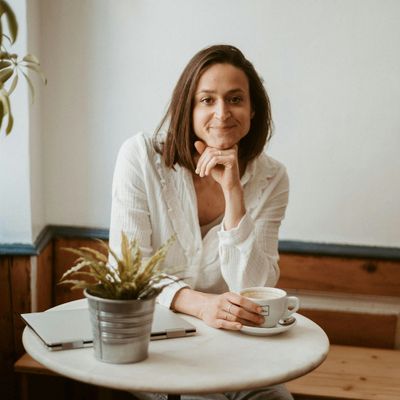 Laura Slendzak - Content & Coffee