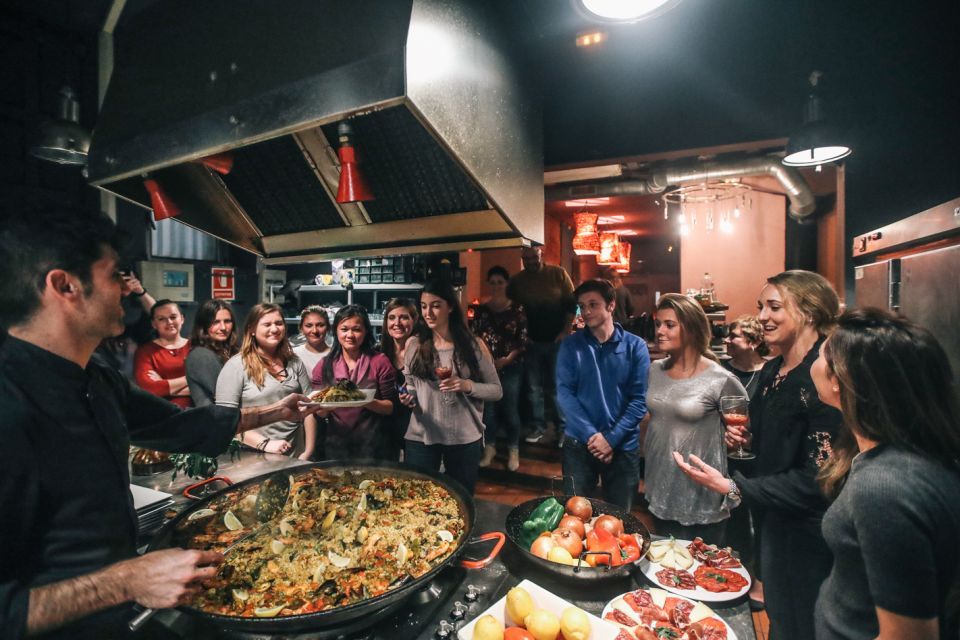 Barcelona: Paella Cooking Experience + Sangria + Dinner