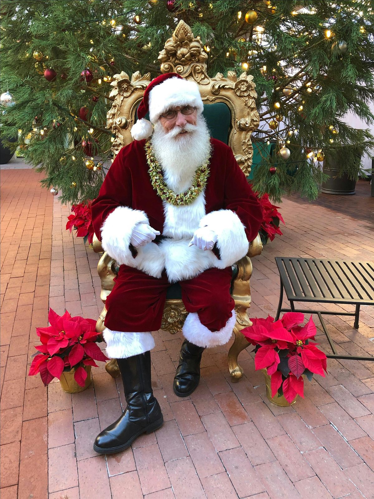 Free Event! Come Meet Santa, Pono Hawaiian Grill Sunday 12\/21 From 4-5:00pm