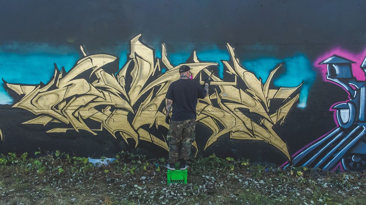  Beyond the Wall: Curating Graffiti Jams in Public Spaces