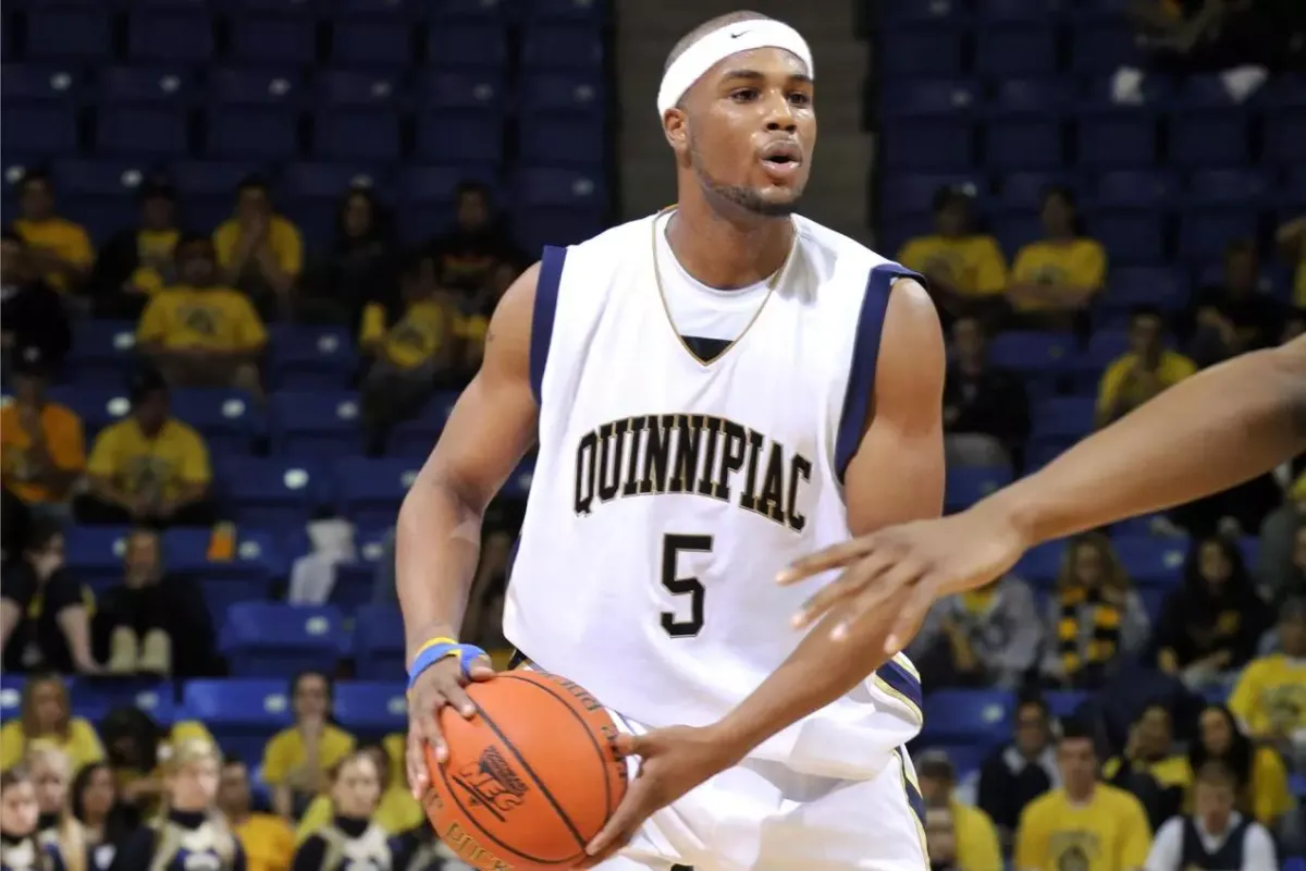 Quinnipiac Bobcats at Sacred Heart Pioneers Mens Basketball