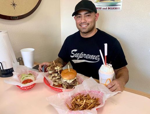 Mutt's On 13th's Burger Patty Record Challenge in St Cloud, Florida!!
