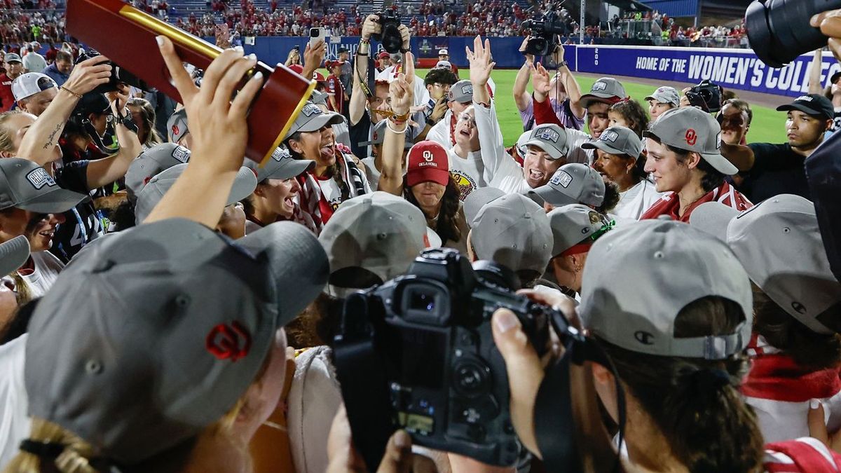 Texas Longhorns at Oklahoma Sooners Baseball