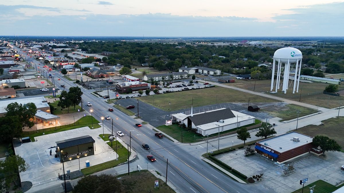 Huey's Greenville Grand Opening