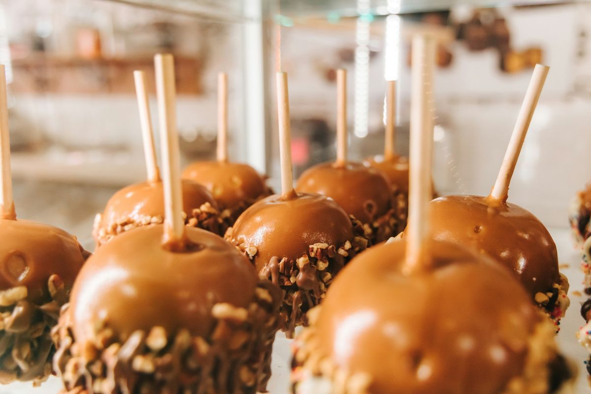 Hands-On Caramel Apple Dipping | October 26th | 10 AM