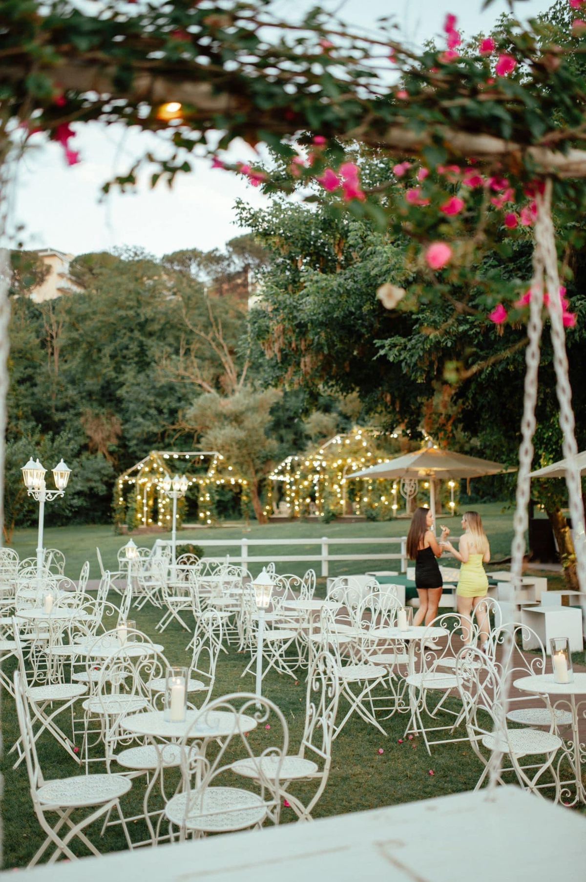 Venerd\u00ec Apericena e cena di set nei giardini di corso Francia Presso Profumo Spazio Sensoriale 