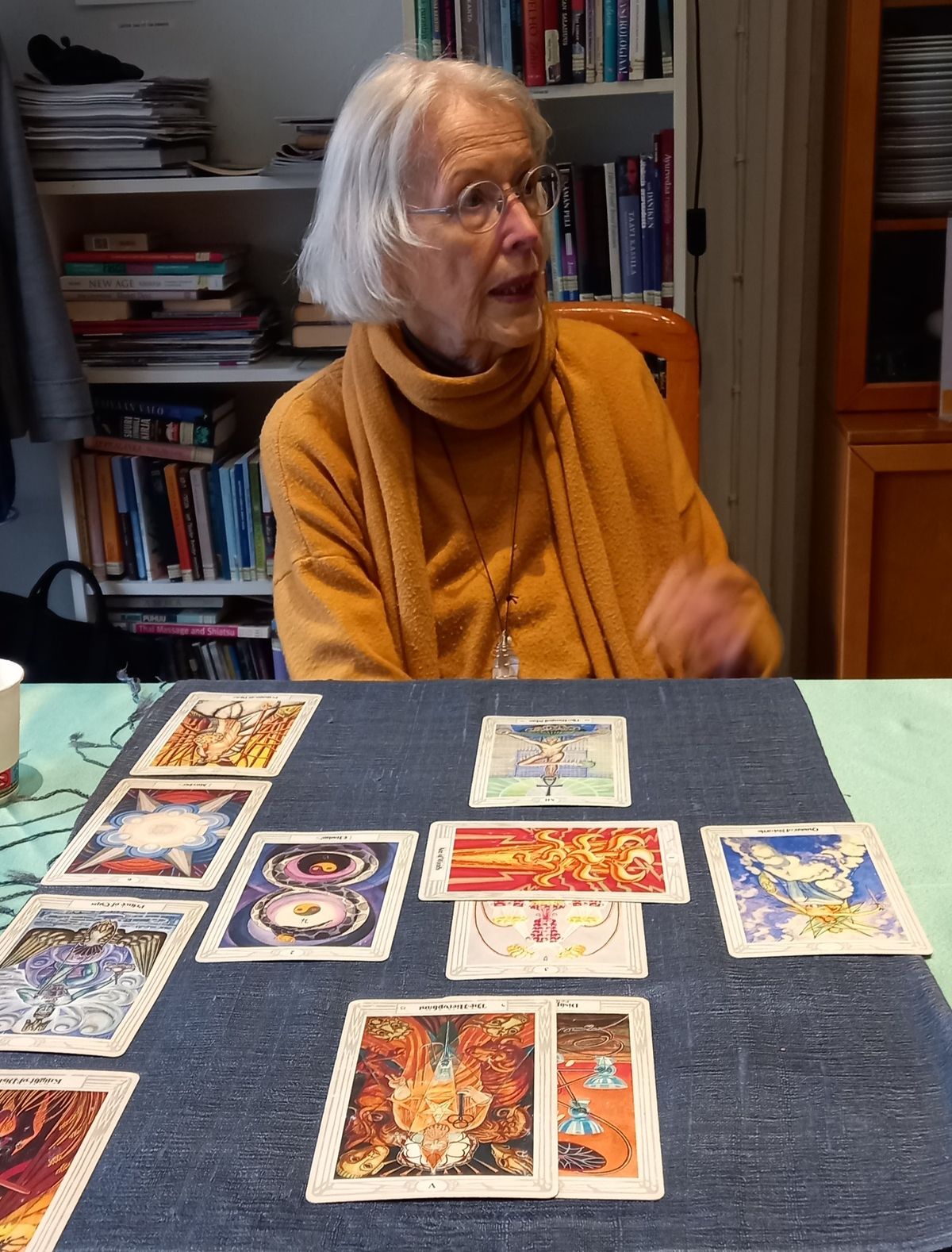 Raini Hallama: Tarotkortit kertova