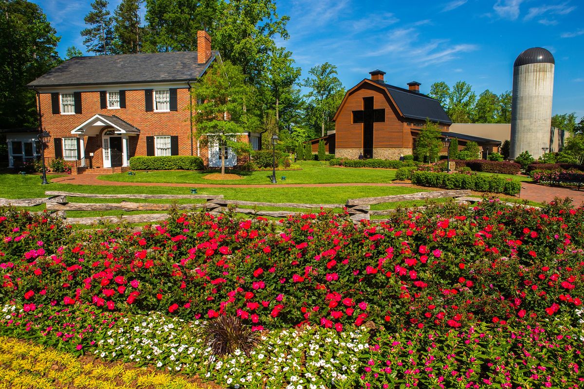 Billy Graham Library + Sleepy Poet Antique Mall (Day Trips with the Statesville Recreation & Parks D