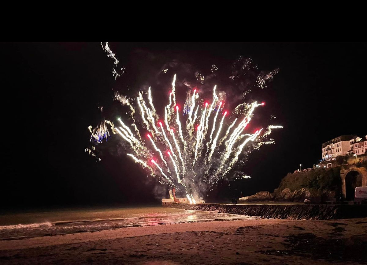 Looe NYE Fireworks - Family Display