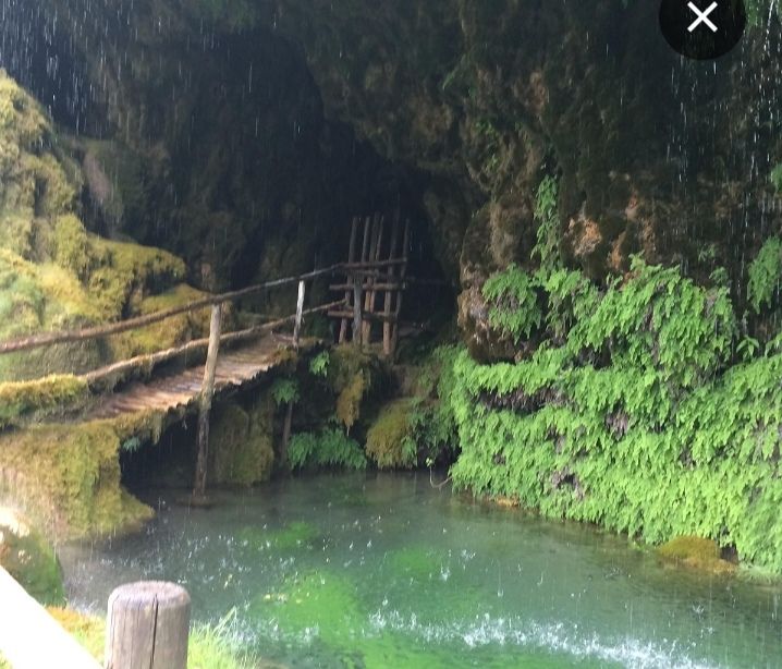 Trekking a 6 Zampe Grotte e Cascate di Labante 