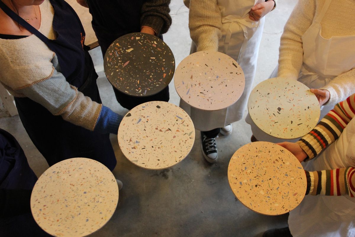 Atelier plateau ou horloge en terrazzo recycl\u00e9 \u00e0 Tournai