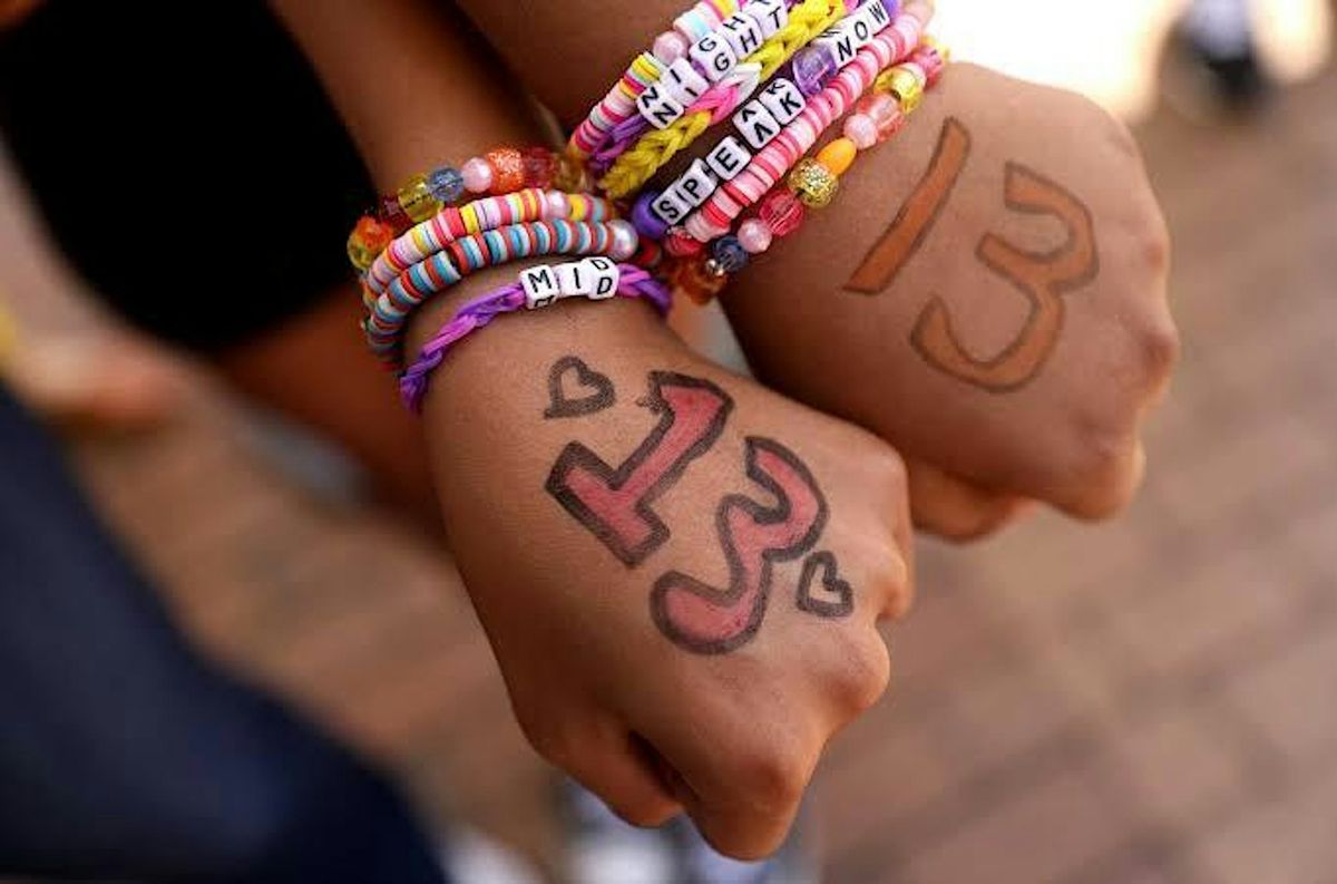 Bunbury Swiftie Friendship Bracelet Making Day!