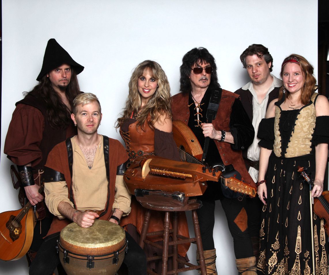 Blackmores Night - Band at Mickeys Black Box