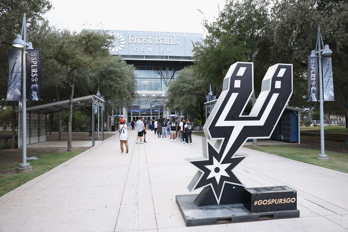 Dallas Mavericks at San Antonio Spurs at Frost Bank Center