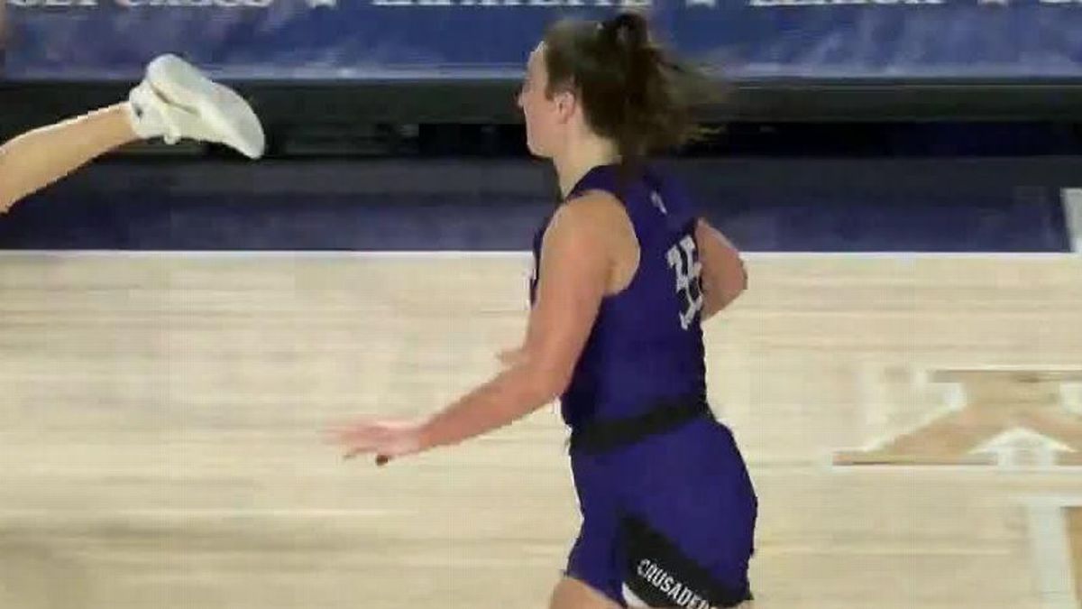 Holy Cross Crusaders at Marist Red Foxes Womens Basketball