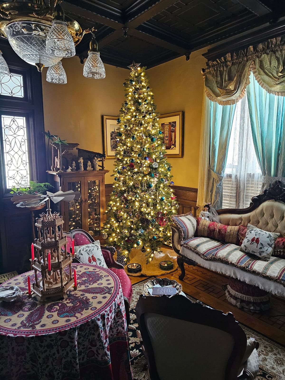 Annual Holiday Tea and House Tour