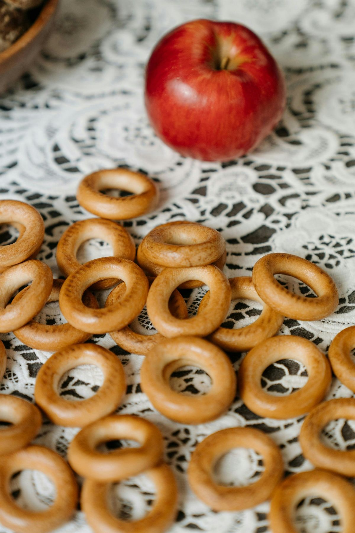 Pove\u015fti La Gura Sobei - Romanian Christmas Stories & Carols