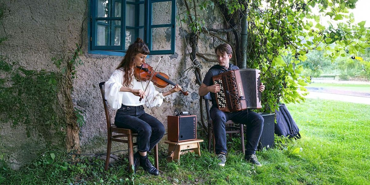 Vita Kobal in Ivo \u0160vigelj duo \/ Jazz-folk fusion