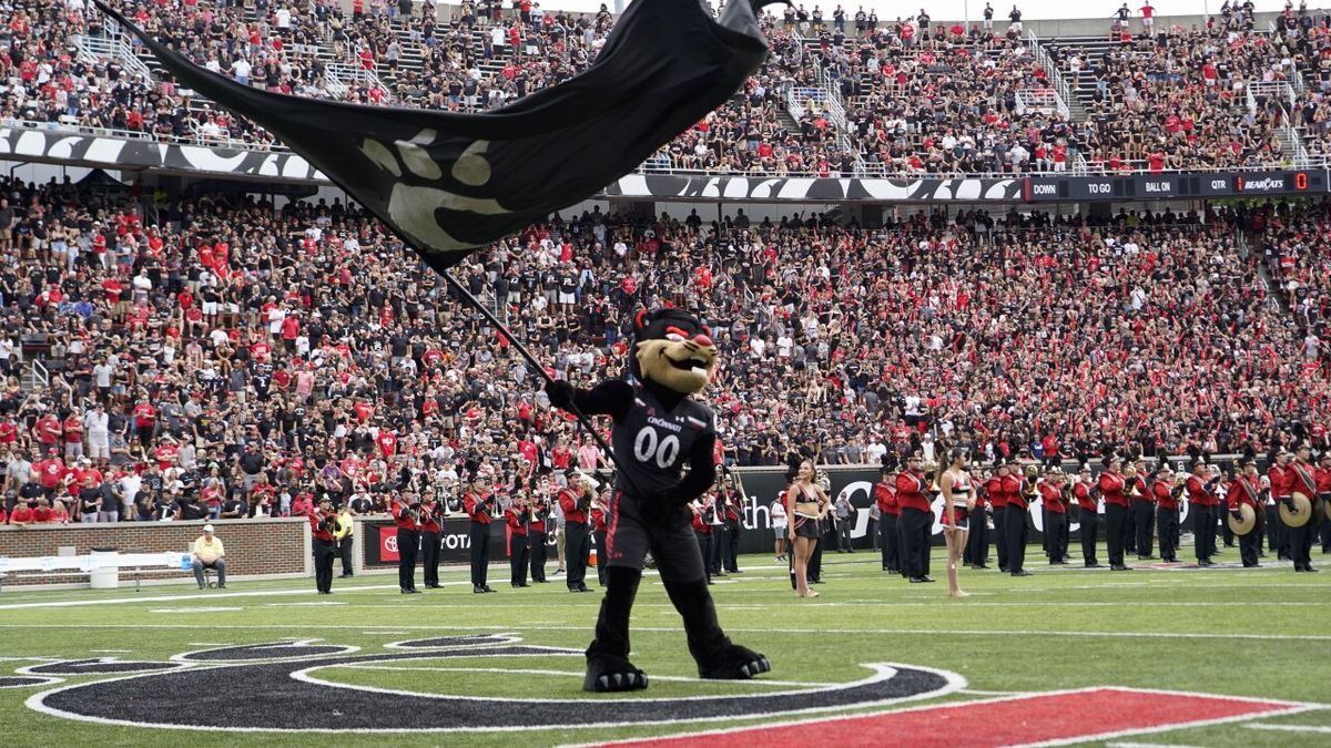 Cincinnati Bearcats at Colorado Buffaloes Football