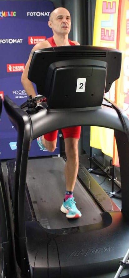 Breaking treadmill world record one week(7. days)Pokus o svetov\u00fd rekord v behu na b.p\u00e1se 7 dn\u00ed.