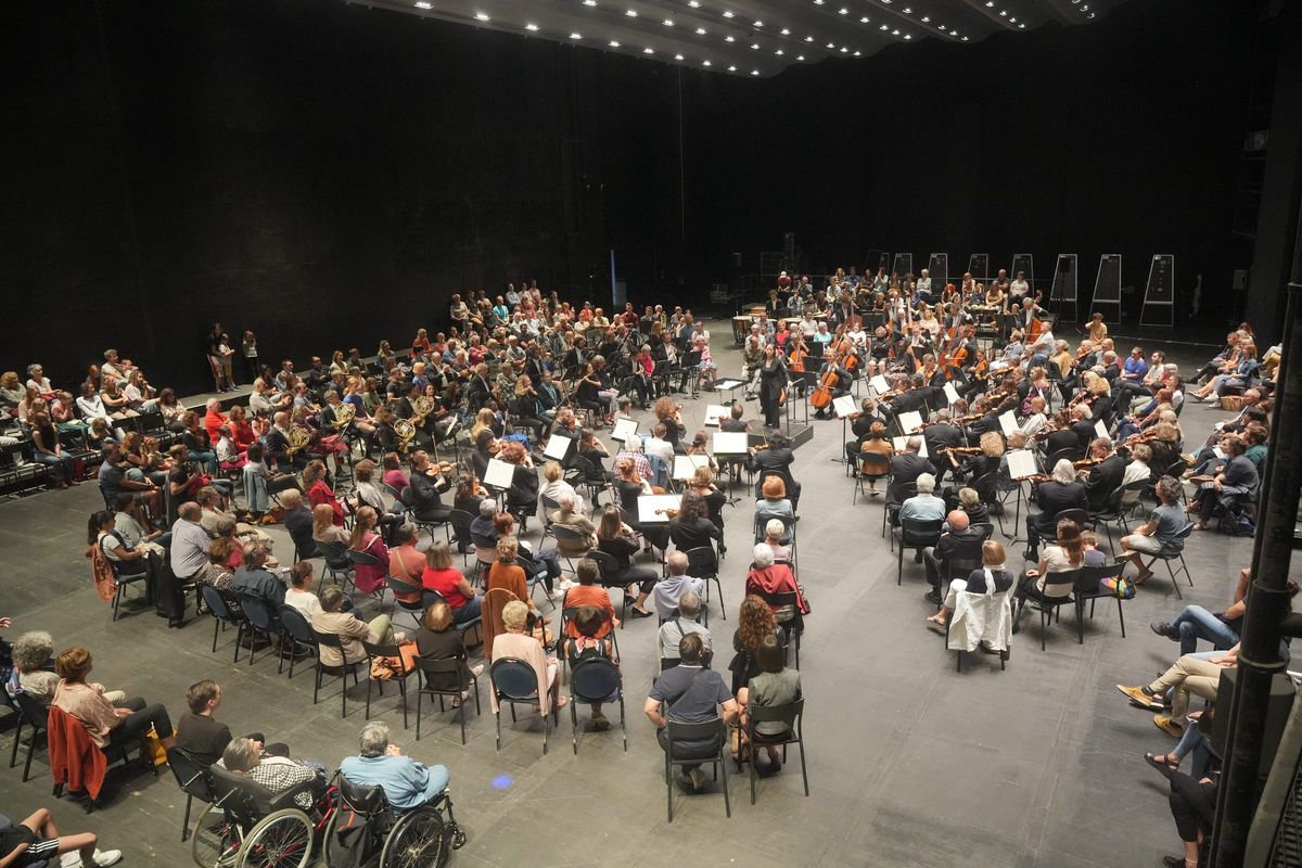 Concert immersif : Au c\u0153ur de l\u2019orchestre | Domingo Hindoyan, Arielle Beck