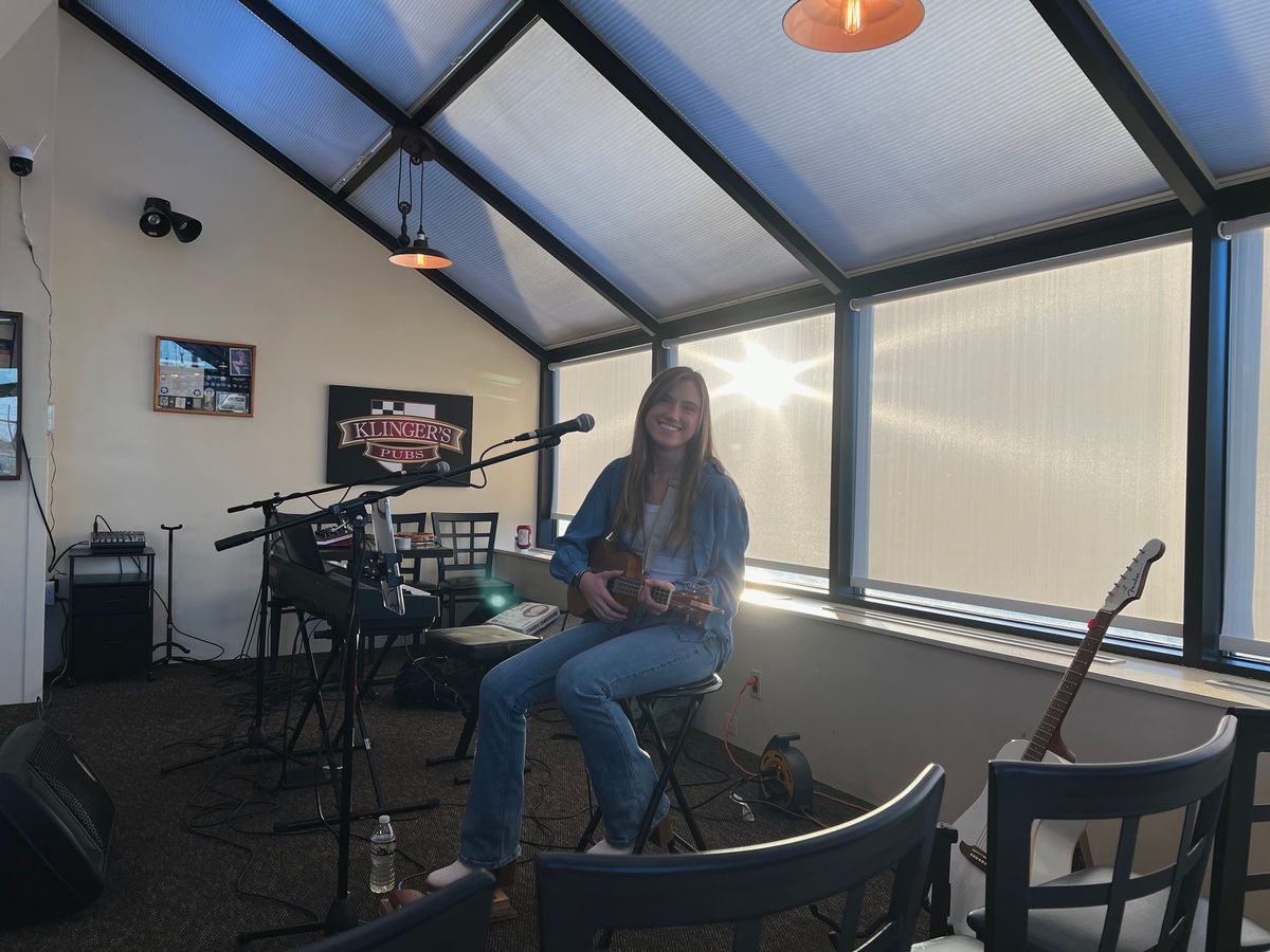 Nicole Stump @ Klinger\u2019s at the Airport