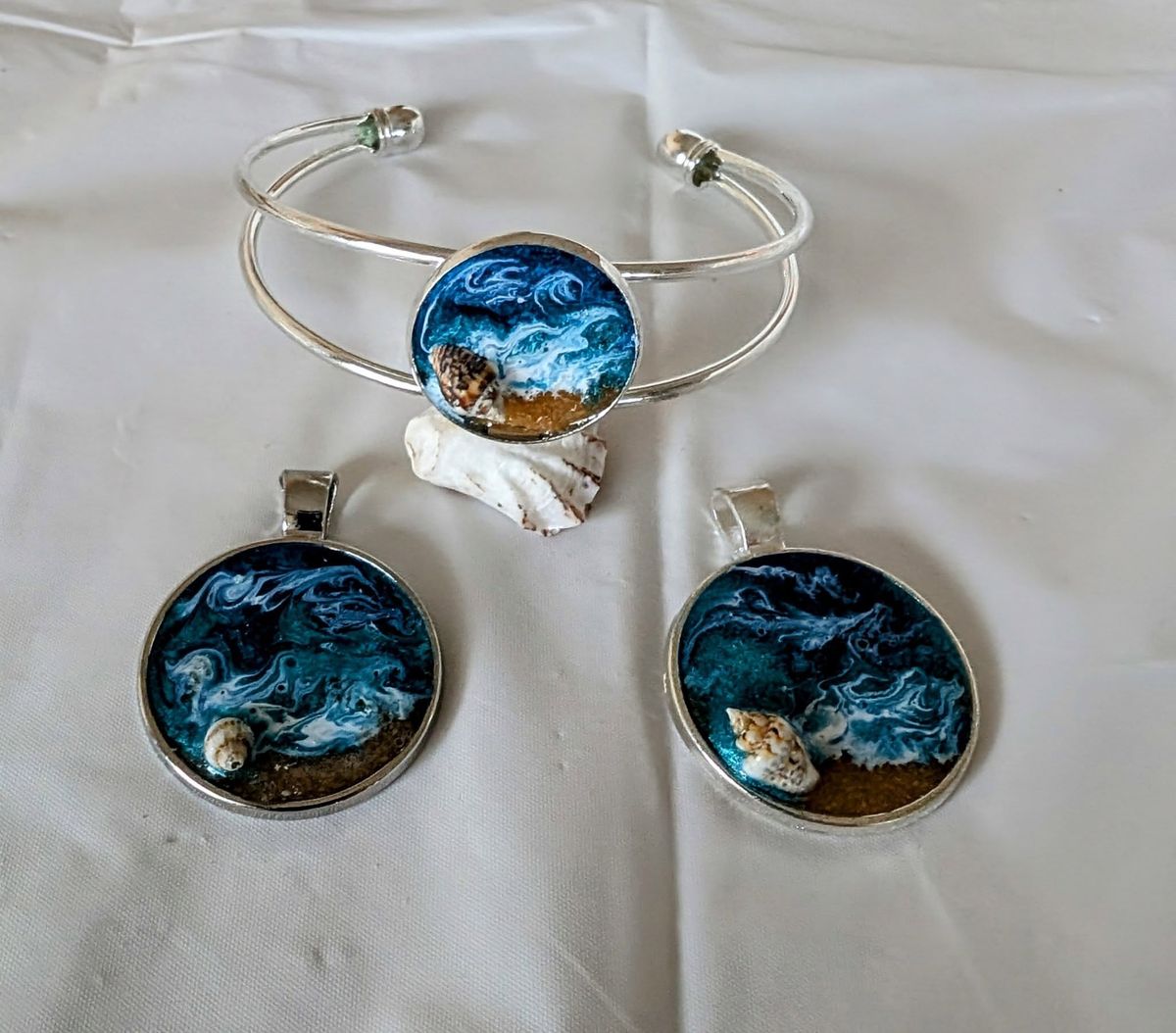 MAKIN' WAVES RESIN JEWELRY CLASS-LAKELAND FL-SWAN BREWING