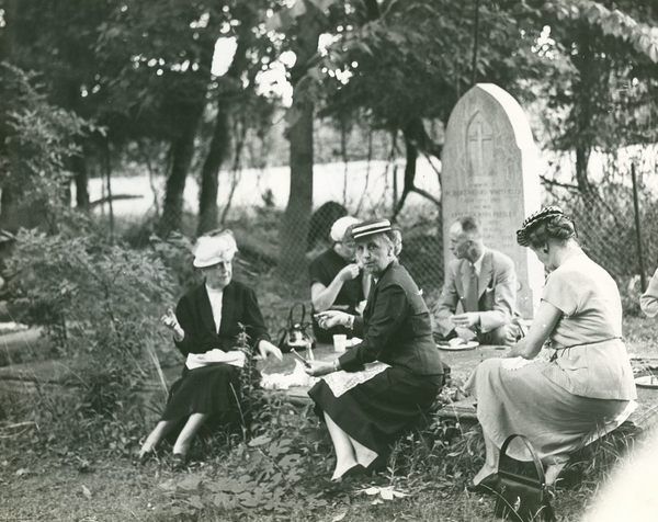 Dining with the Dead Community Picnic
