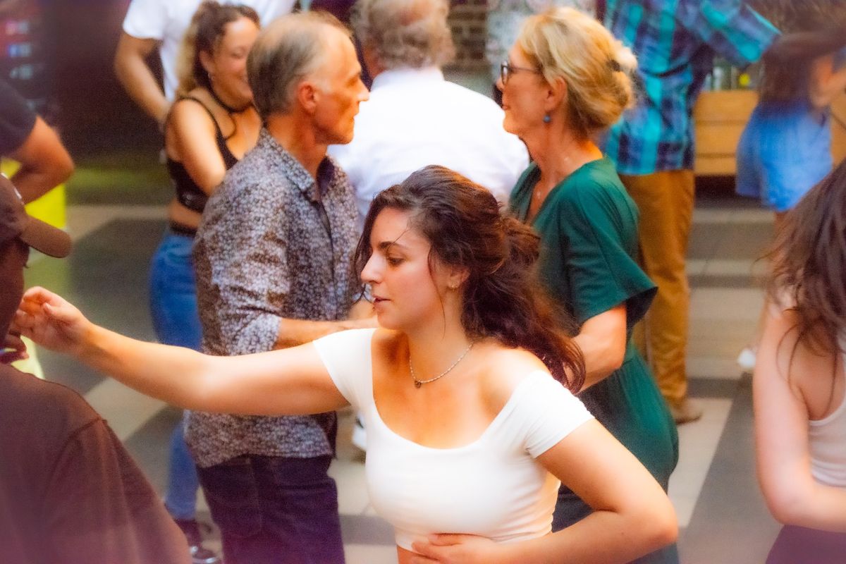 Les Halles: Bachata & Salsa party by Clive & YouDance.be